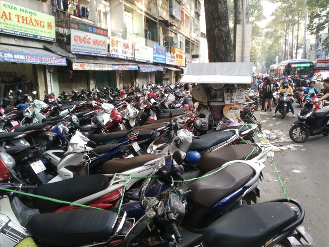 Giao lưu với U23 Việt Nam, CĐV bị bãi xe chặt chém 50.000 đồng/chiếc